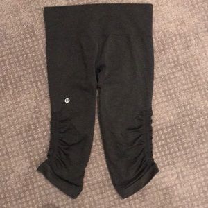 Lululemon Size 6 Black Crops